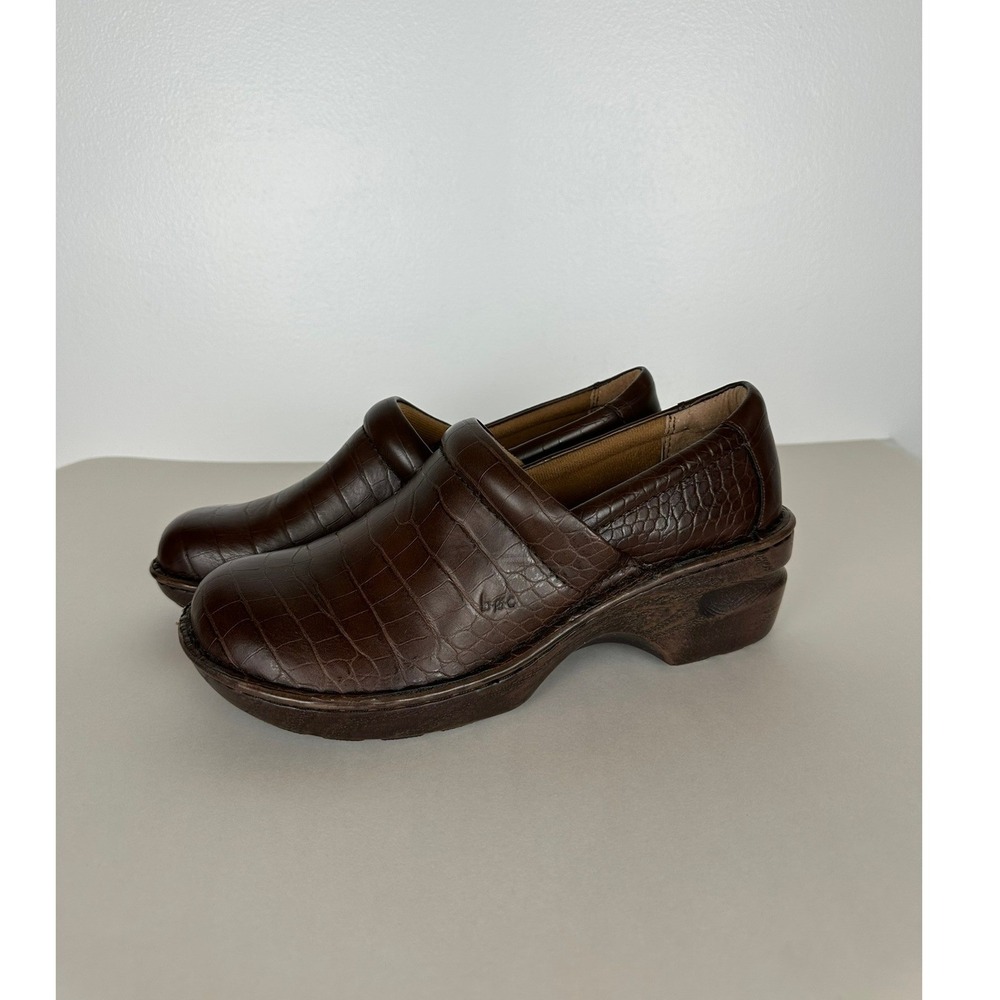 B.O.C. Born Concept Women's Brown Crocodile Embossed Clogs Sz 10M Platform Mules